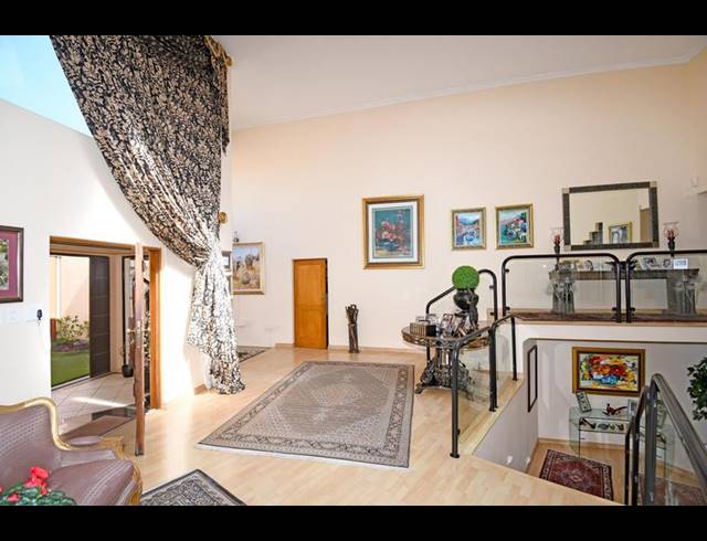 3 BEDROOM HOUSE FOR SALE IN HELDERKRUIN VIEW